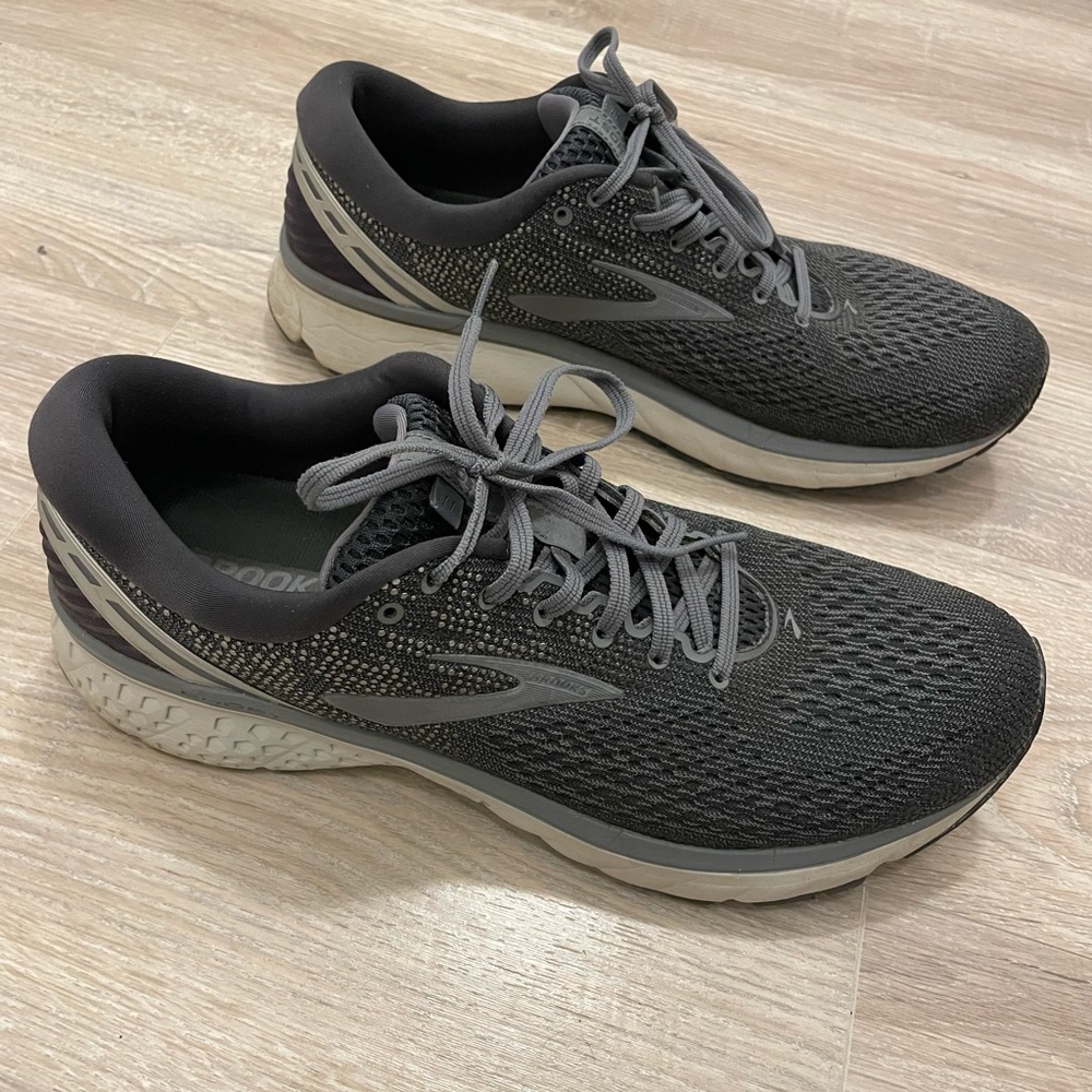 Brooks Ghost 11 men’s size 12